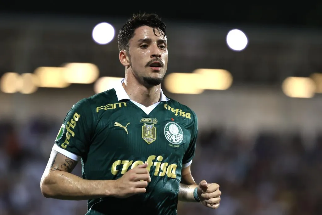 SP – SANTO ANDRE – 12/02/2024 – PAULISTA 2024, SANTO ANDRE X PALMEIRAS – Piquerez jogador do Palmeiras durante partida contra o Santo Andre no estadio Bruno Jose Daniel pelo campeonato Paulista 2024. Foto: Marcello Zambrana/AGIF