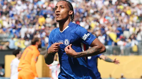 João Pedro durante confronto contra o PSG no Mundial de Clubes de 2025.