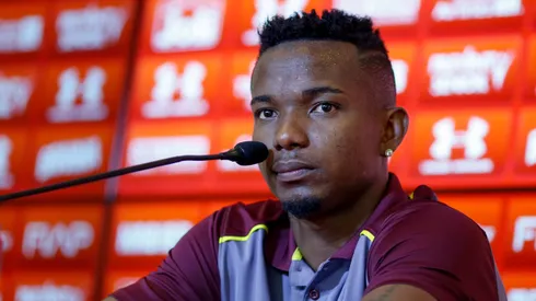 Thiago Mendes durante coletiva de imprensa do Sao Paulo no CT da Barra Funda.