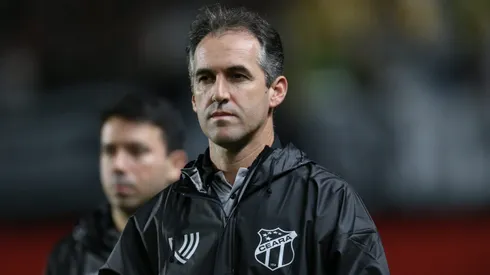 Leo Conde tecnico do Ceara durante a partida entre Sport e Ceara no Estadio da Ilha do Retiro em Recife (PE), pela Copa do Nordeste 2025. Foto: Marlon Costa/AGIF