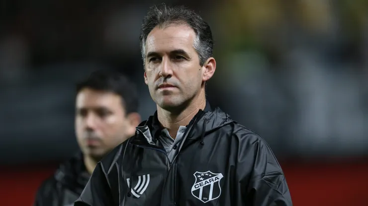 Leo Conde tecnico do Ceara durante a partida entre Sport e Ceara no Estadio da Ilha do Retiro em Recife (PE), pela Copa do Nordeste 2025. Foto: Marlon Costa/AGIF