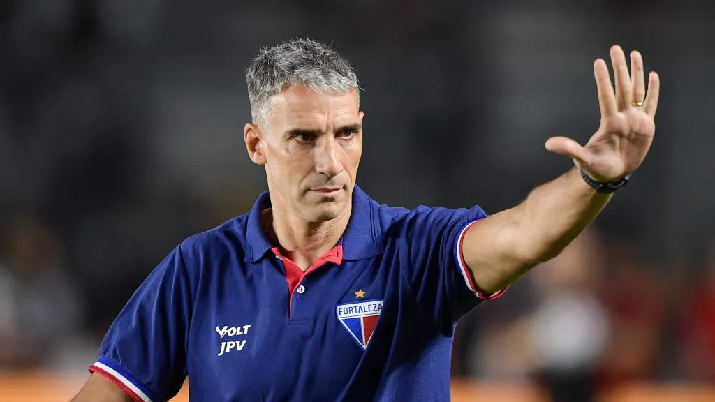 Zubeldía é cotado no Fortaleza para a vaga de Vojvoda. Foto: Thiago Ribeiro/AGIF.