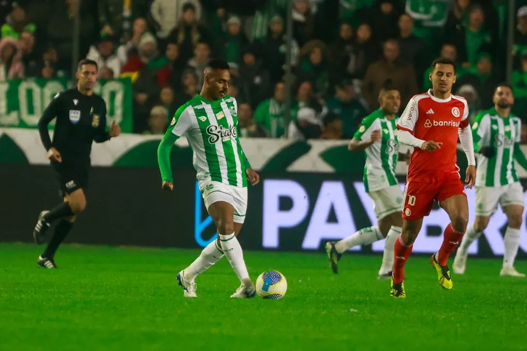 Caique jogador do Juventude durante partida contra o Internacional – Foto: Luiz Erbes/AGIF