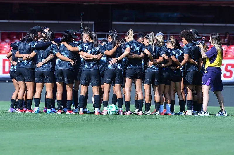 Jogadoras do Corinthians reunidas antes de partida do clube paulista (Reprodução/Staff Images/CBF)