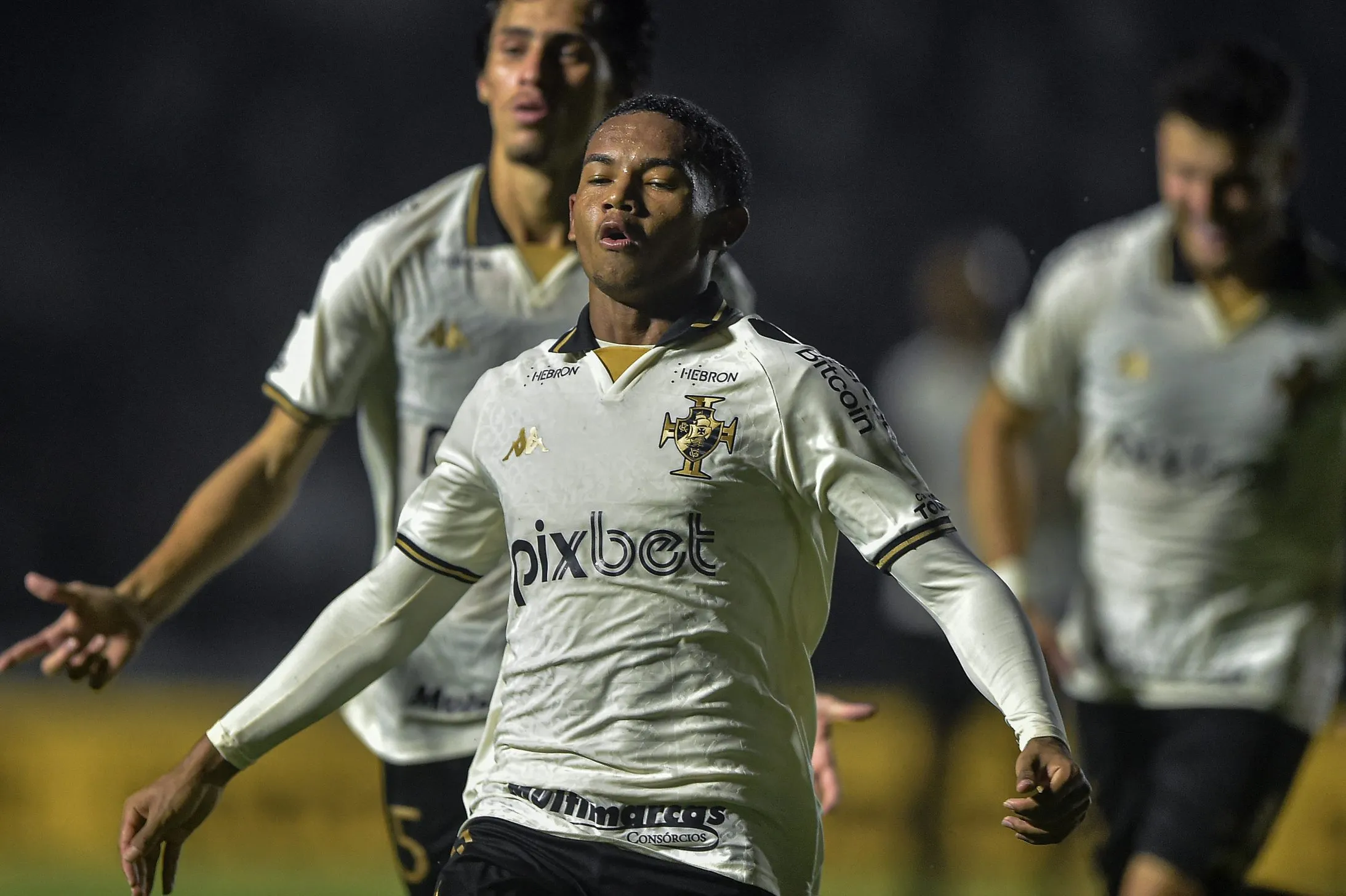RJ – Rio de Janeiro – 16/09/2022 – BRASILEIRO B 2022, VASCO X NAUTICO – Eguinaldo jogador do Vasco comemora seu gol durante partida contra o Nautico no estadio Sao Januario pelo campeonato Brasileiro B 2022. Foto: Thiago Ribeiro/AGIF