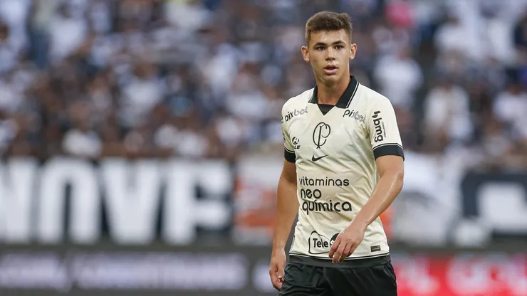 SAO PAULO, BRAZIL - DECEMBER 2: Gabriel Moscardo of Corinthians looks on during the match between Corinthians and Internacional as part of Brasileirao Series A 2023 at Neo Quimica Arena on December 2, 2023 in Sao Paulo, Brazil. (Photo by Ricardo Moreira/Getty Images)