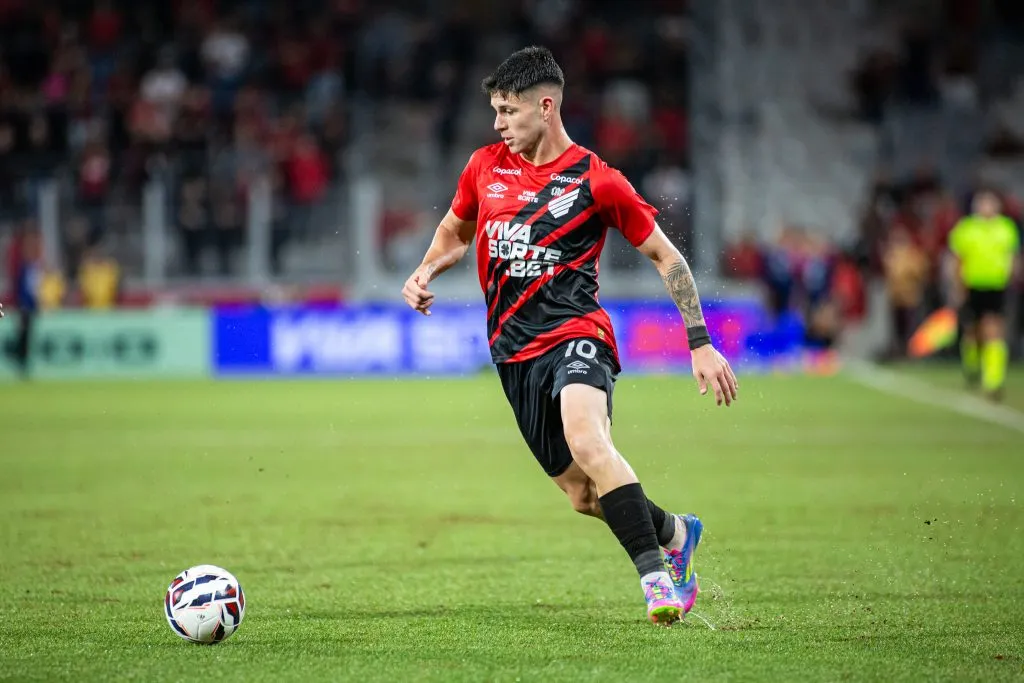 Zapelli durante partida contra o Criciúma na Série B 2025. Foto: Luis Garcia/AGIF