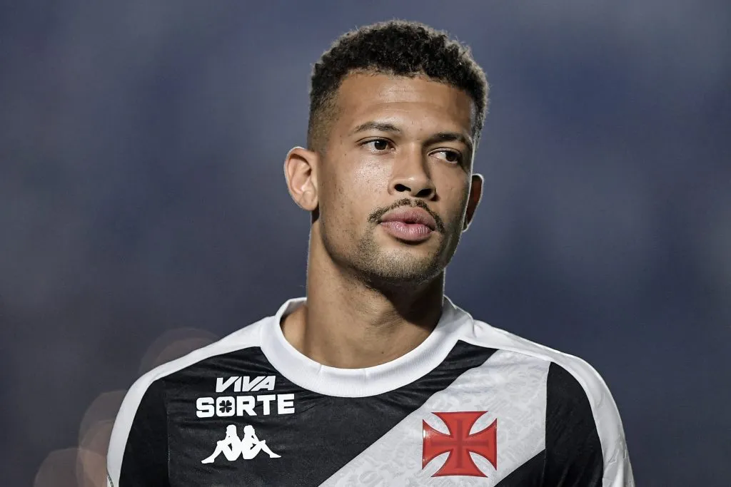 RJ – RIO DE JANEIRO – 05/10/2024 – BRASILEIRO A 2024, VASCO X JUVENTUDE – Joao Victor jogador do Vasco durante partida contra o Juventude no estadio Sao Januario pelo campeonato Brasileiro A 2024. Foto: Thiago Ribeiro/AGIF