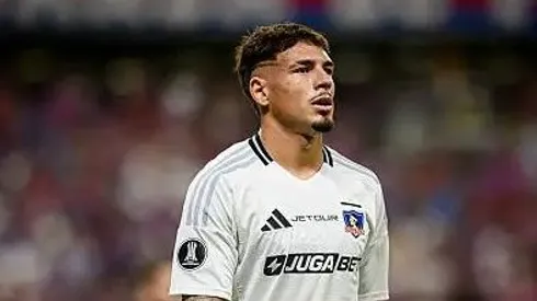 Alan Saldivia durante partida pelo Colo-Colo.