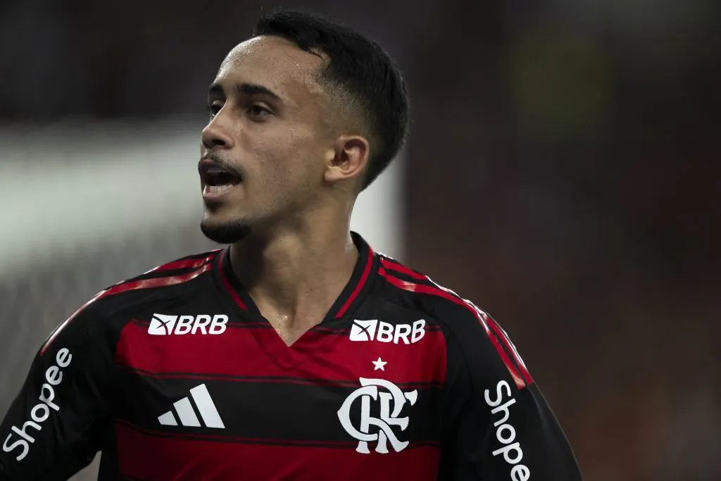 Matheus Gonçalves, meIa do Flamengo. Foto: Jorge Rodrigues/AGIF