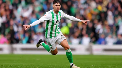 Johnny Cardoso of Real Betis celebrates scoring his team's third goal during the LaLiga EA Sports match between Real Betis and Athletic Bilbao at Estadio Benito Villamarin on February 25, 2024 in Seville, Spain.