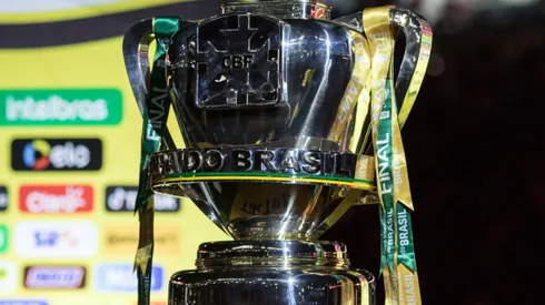 Troféu da Copa do Brasil. Foto: Robson Mafra/AGIF