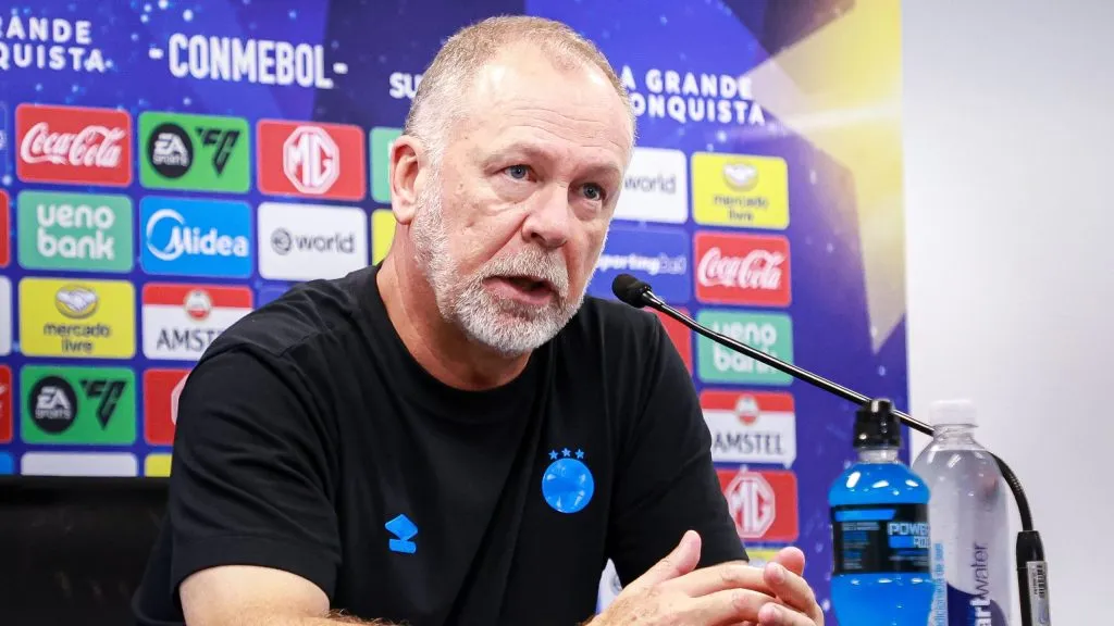 Mano Menezes durante coletiva pelo Grêmio. Foto: Maxi Franzoi/AGIF