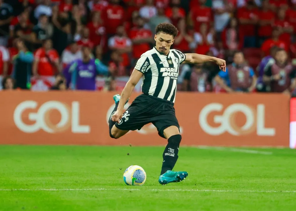 Adryelson jogando no Botafogo em 2024 – Foto: Luiz Erbes/AGIF