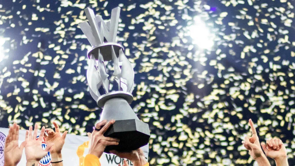 Troféu da The Women's Cup (Reprodução/Anne Evans)