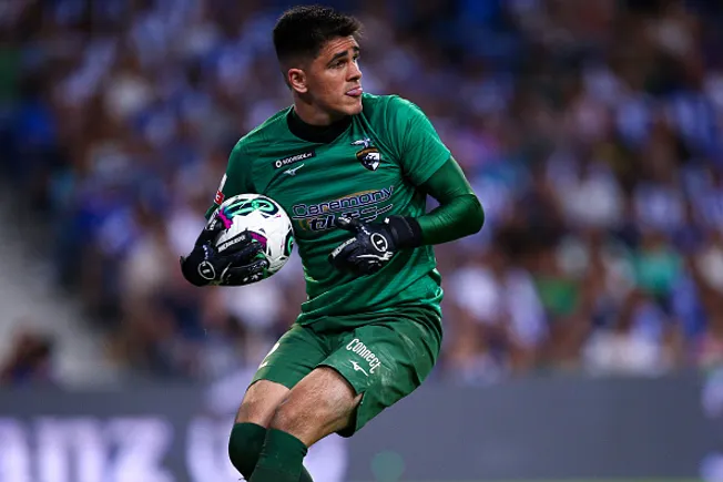 Vinícius Silvestre atuando no Portimonense-POR – . (Photo by Diogo Cardoso/Getty Images)