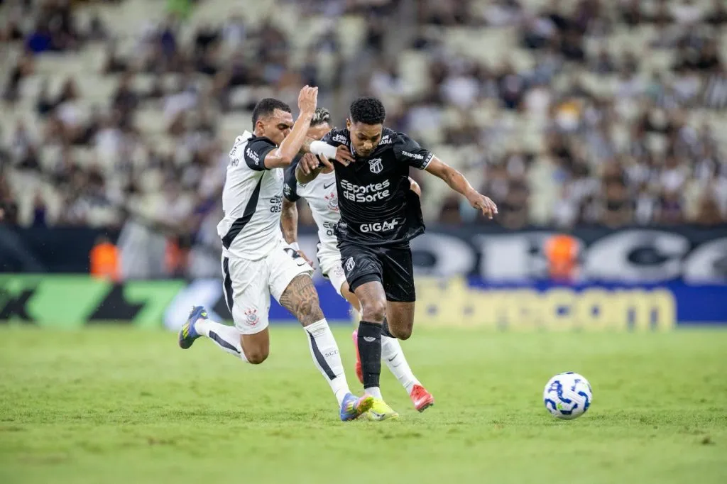 Fernandinho jogador do Ceara durante partida contra o Corinthians no estadio Arena Castelao pelo campeonato Brasileiro A 2025. Foto: Baggio Rodrigues/AGIF