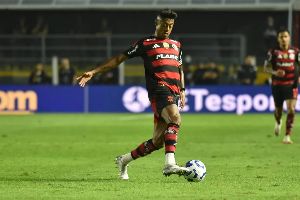 Bruno Henrique em Santos x Flamengo campeonato Brasileiro A 2025. Foto: Jota Erre/AGIF