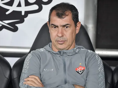 Torcedores do Vitória se irritam com Carille em empate com o Botafogo