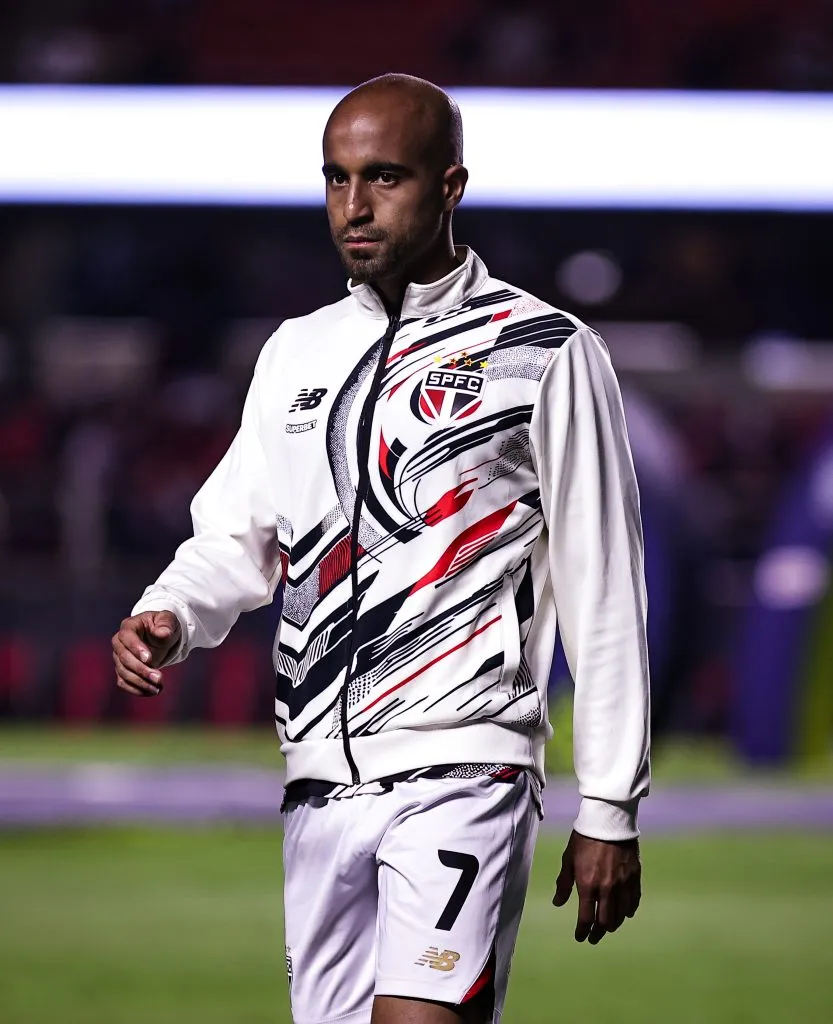 SP – SAO PAULO – 02/05/2025 – BRASILEIRO A 2025, SAO PAULO X FORTALEZA – Lucas Moura jogador do Sao Paulo durante aquecimento antes da partida contra o Fortaleza no estadio Morumbi pelo campeonato Brasileiro A 2025. Foto: Fabio Giannelli/AGIF
