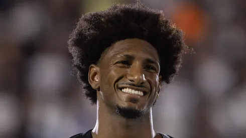 Talles Magno jogador do Corinthians durante execucao do hino nacional antes da partida contra o Novorizontino no estadio Jorge Ismael de Biasi pelo campeonato Copa Do Brasil 2025.
