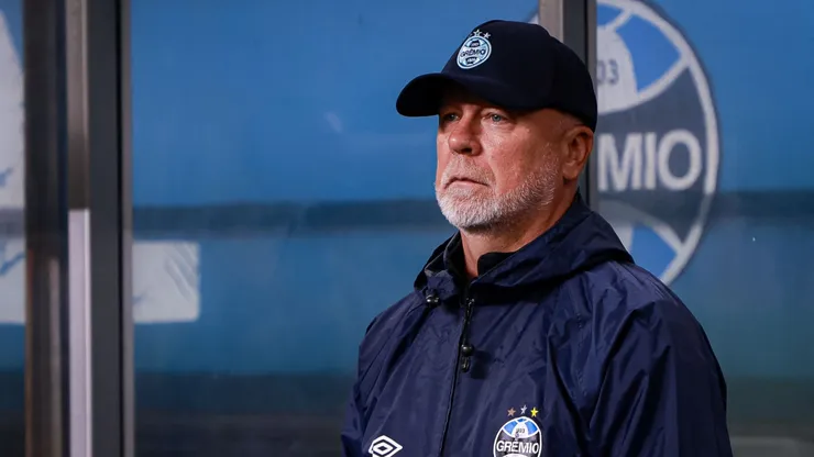 Mano Menezes terá reforços caseiros no próximo compromisso do Grêmio. Foto: Maxi Franzoi/AGIF