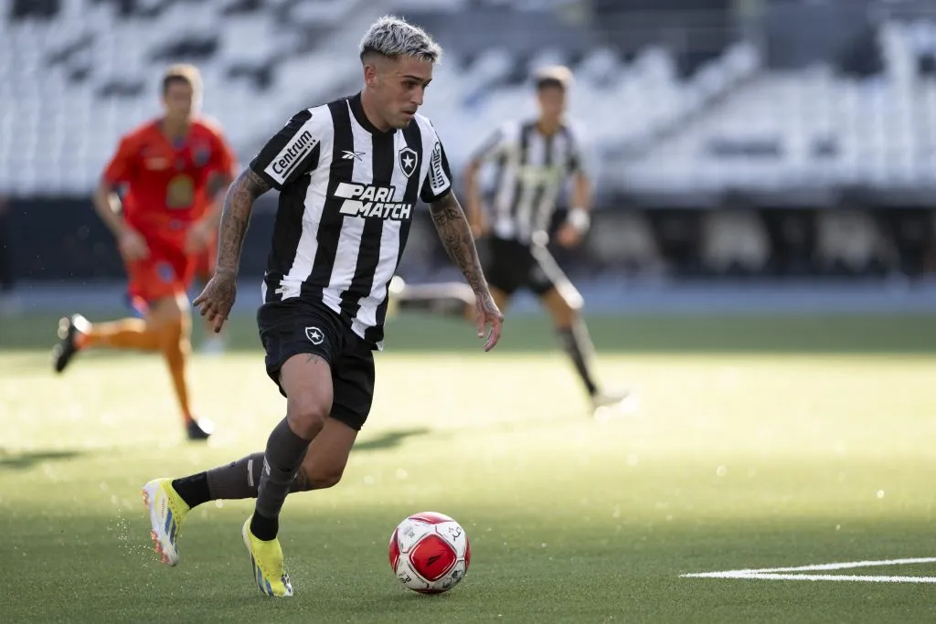 Diego Hernandez jogador do Botafogo durante partida contra o Audax pelo campeonato Carioca 2024. Foto: Jorge Rodrigues/AGIF