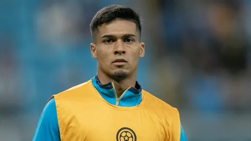 Arezo deixou o Grêmio por empréstimo.