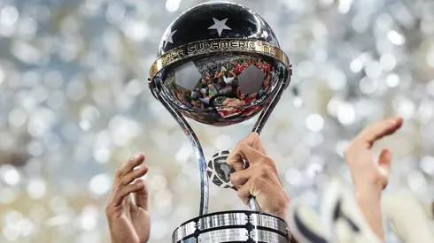 Taça da Copa Sul-Americana (Photo by Buda Mendes/Getty Images)