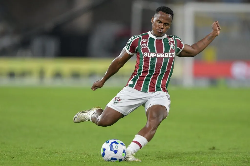 Arias em ação pelo Fluminense contra o Cruzeiro pelo Brasileiro A 2025. Foto: Thiago Ribeiro/AGIF