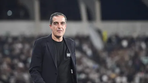 RJ – RIO DE JANEIRO – 04/06/2025 – BRASILEIRO A 2025, BOTAFOGO X CEARA – Renato Paiva tecnico do Botafogo durante partida contra o Ceara no estadio Engenhao pelo campeonato Brasileiro A 2025. Foto: Thiago Ribeiro/AGIF