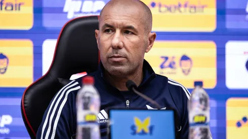 Foto: Marco Galvão/Divulgação – Leonardo Jardim durante entrevista coletiva.