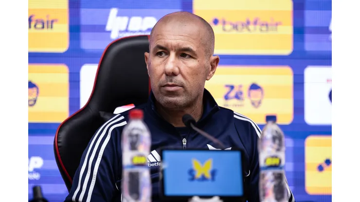 Foto: Marco Galvão/Divulgação - Leonardo Jardim durante entrevista coletiva.