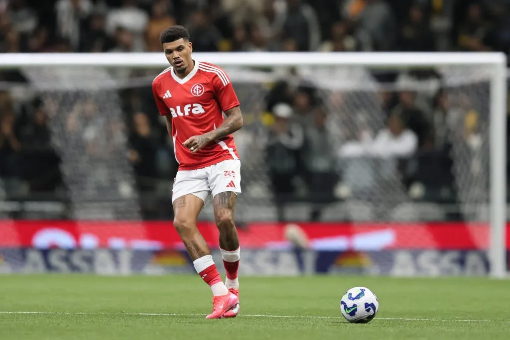 Juninho em ação pelo Internacional. Foto: Gilson Lobo/AGIF