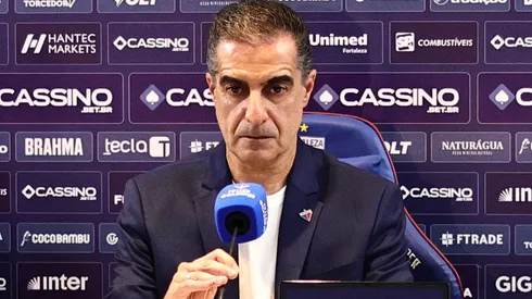 Renato Paiva durante coletiva de apresentação no Fortaleza.