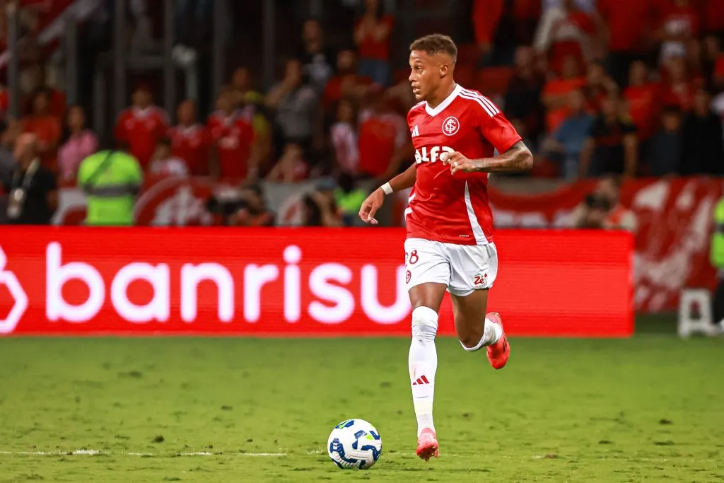 Vitinho jogador do Internacional durante partida contra o Palmeiras – Foto: Maxi Franzoi/AGIF