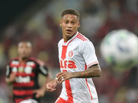 Internacional renova contrato de Vitinho após aval de Roger Machado