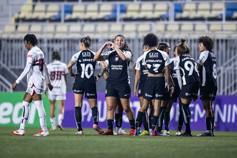 Jogadoras do Corinthians comemoram gol contra o São Paulo (Reprodução/Jhonny Inácio/Ag.Paulistão)