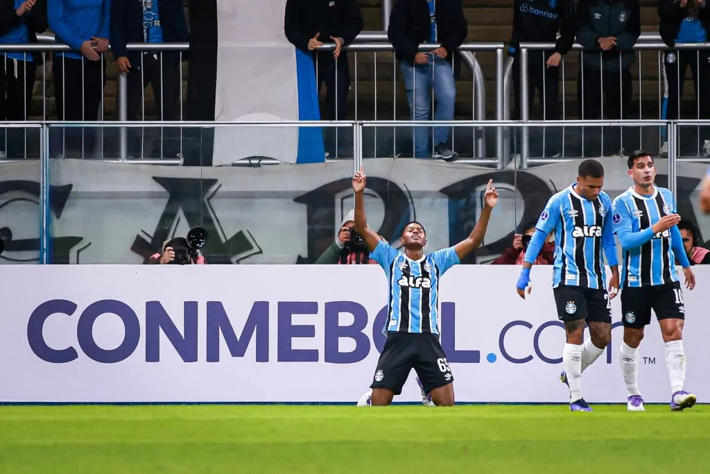 Riquelme comemora gol pelo Grêmio Foto: Maxi Franzoi/AGIF