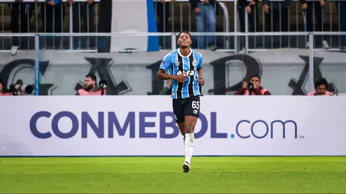 Riquelme durante jogo do Grêmio. Foto: Maxi Franzoi/AGIF