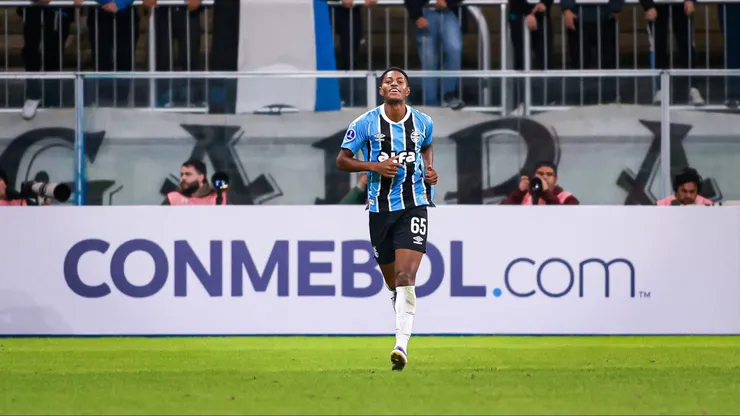 Riquelme durante jogo do Grêmio. Foto: Maxi Franzoi/AGIF
