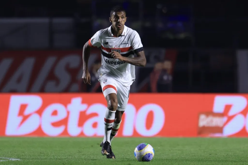 Luiz Gustavo fez cobranças no São Paulo – Foto: Marcello Zambrana/AGIF.