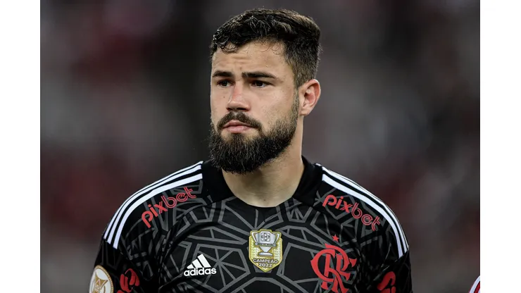 Matheus Cunha durante confronto contra o Internacional no Brasileirão 2023.