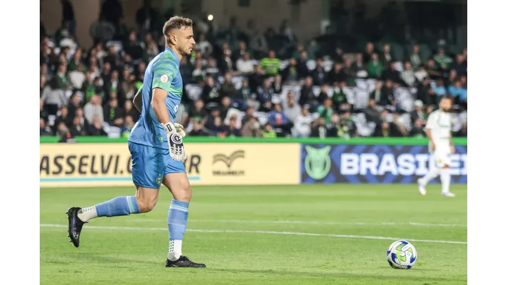 PR - CURITIBA - 18/10/2023 - BRASILEIRO A 2023, CORITIBA X CUIABA - Gabriel Vasconcelos goleiro do Coritiba durante partida contra o Cuiaba no estadio Couto Pereira pelo campeonato Brasileiro A 2023. Foto: Robson Mafra/AGIF