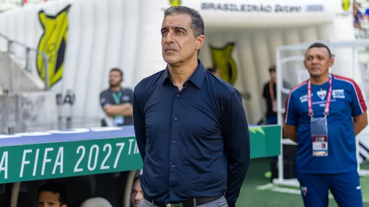 Renato Paiva tecnico do Fortaleza durante partida contra o Bahia no estadio Arena Castelao pelo campeonato Brasileiro A 2025. Foto: Baggio Rodrigues/AGIF