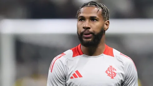 Wesley jogador do Internacional durante aquecimento antes da partida contra o Atletico-MG no estadio Arena MRV pelo campeonato Brasileiro A 2025. Foto: Gilson Lobo/AGIF