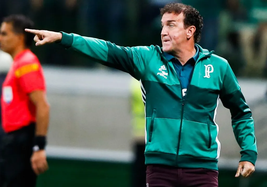 SAO PAULO, BRAZIL – AUGUST 09: Cuca, head coach of Palmeiras in action during the match between Palmeiras and Barcelona de Guayaquil for the Copa Bridgestone Libertadores 2017 at Allianz Parque Stadium on August 09, 2017 in Sao Paulo, Brazil. (Photo by Alexandre Schneider/Getty Images)
