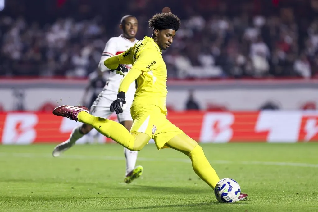 Hugo Souza em São Paulo x Corinthians pelo Brasileirão. (Photo by Ricardo Moreira/Getty Images)