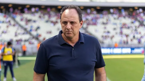 Rogério Ceni durante confronto contra o Fortaleza no Brasileirão 2025.