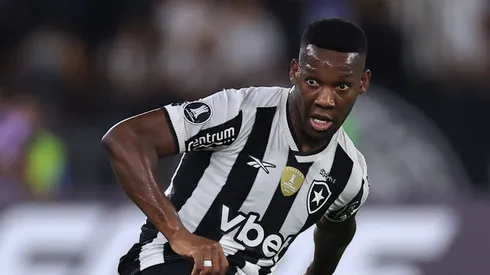 Patrick de Paula foi titular com Renato Paiva no Botafogo